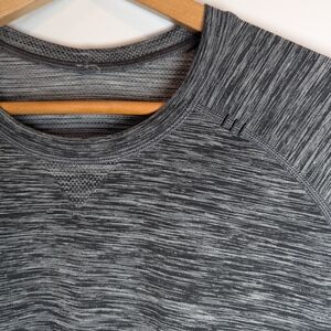 SOLD Lululemon Shirt Mens Medium Gray Short Sleeve Metal Vent Tee Workout Gym